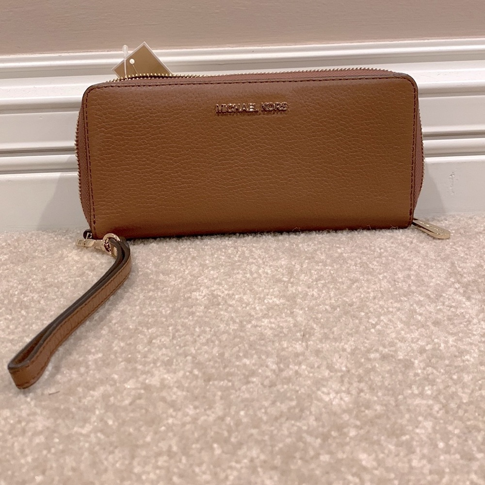 Micheal Kors wristlet wallet